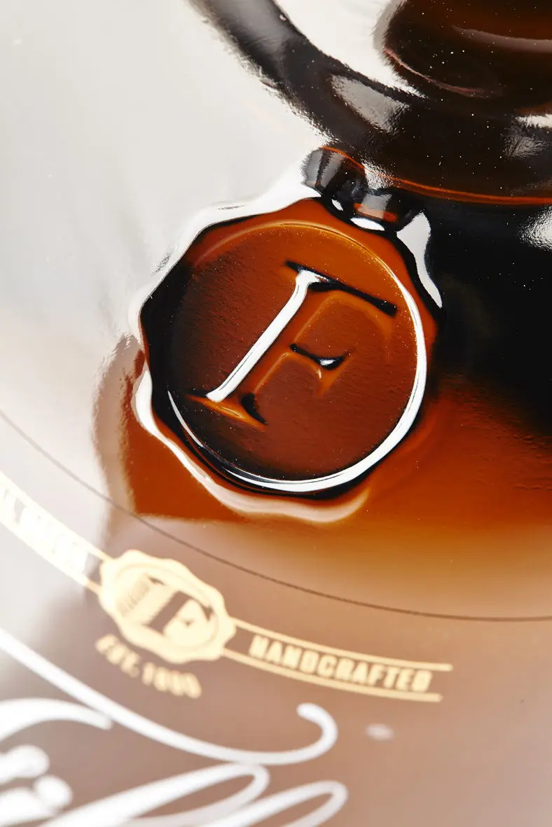 Filliers Dry Gin 28, case visual