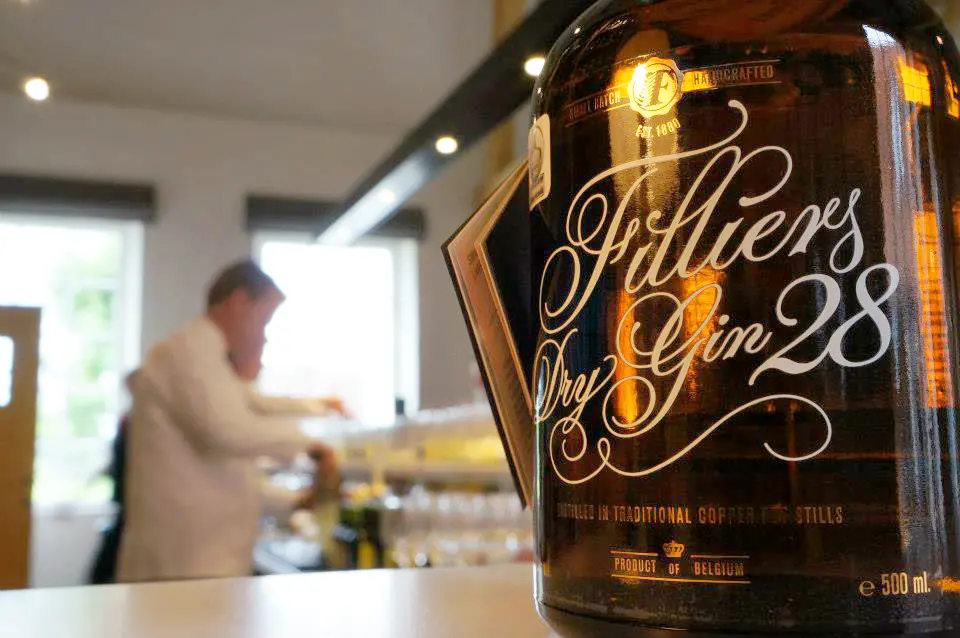 Filliers Dry Gin 28, case visual