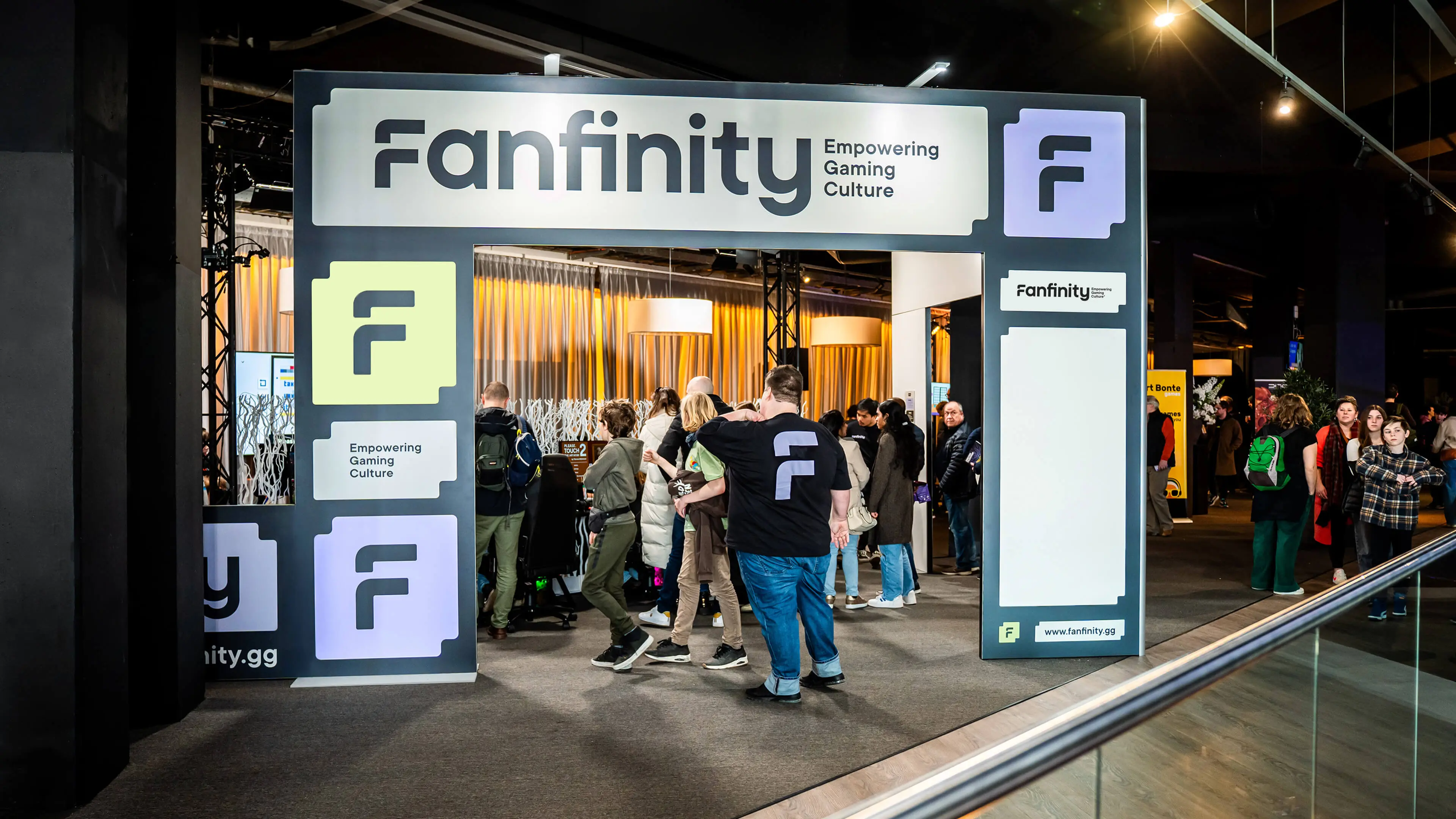 Fanfinity, case visual